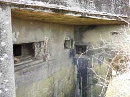 Ligne Maginot - TRESSANGE - C32 - (Casemate d'infanterie - Simple) - Les créneaux JM et AC47 de flanquement vers l'Est.