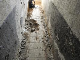 Ligne Maginot - TRESSANGE - C32 - (Casemate d'infanterie - Simple) - Le dallage dans le couloir d'entrée.