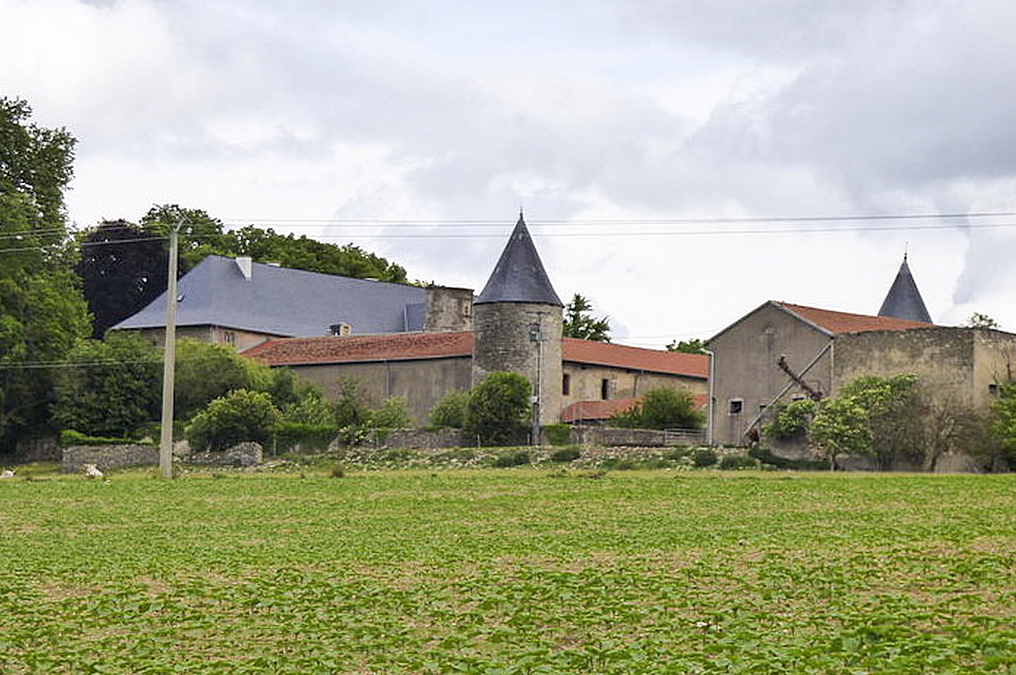 Ligne Maginot - HELFEDANGE - GUINGLANGE (SF FAULQUEMONT) - (PC de Secteur) - Le château de Helfedange ou se situait le PC du temps de paix.        - Sylvie Laure LAMBERT
