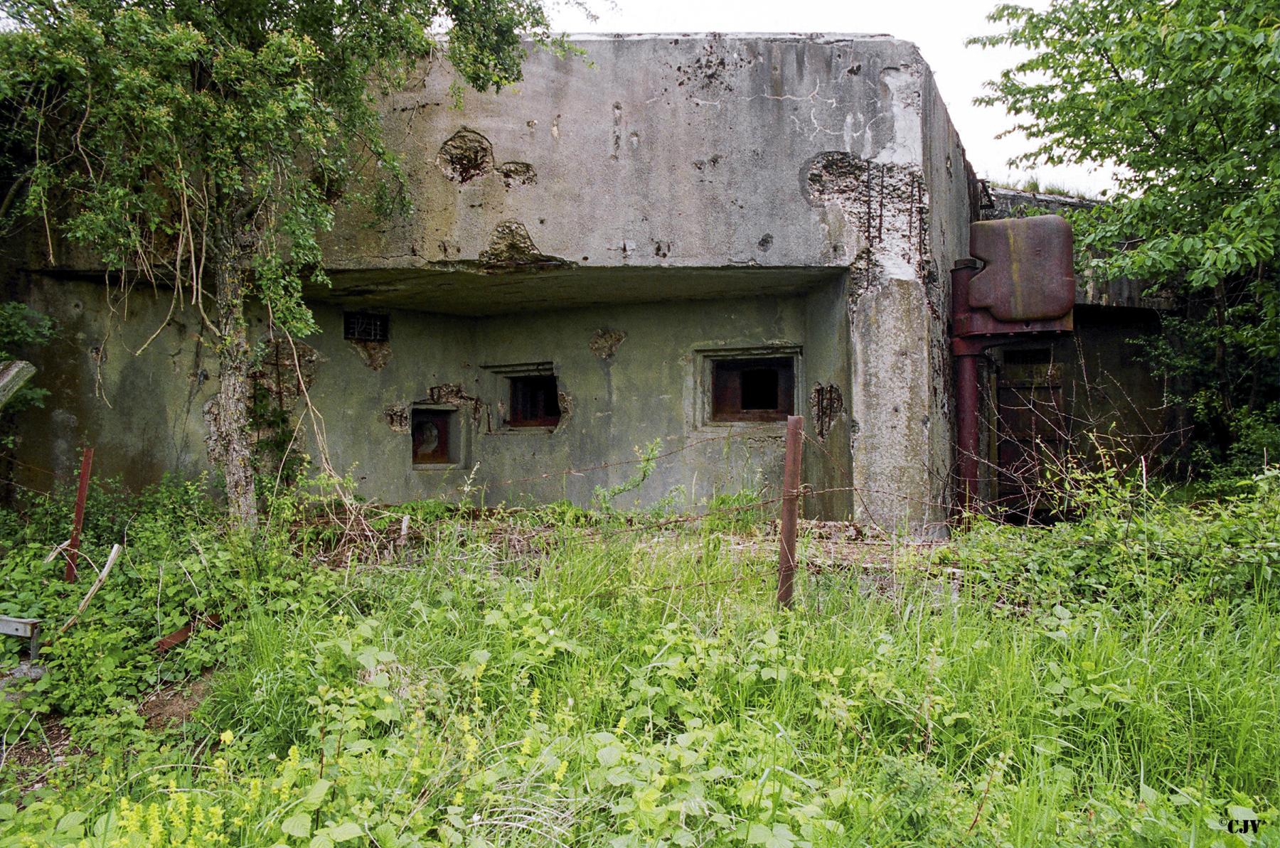 Ligne Maginot - PUXIEUX - C1 - (Casemate d'infanterie - Simple) - Chambre de tir flanquant vers le bloc 2 du PO de la Ferme Chappy - Lia VERMEULEN