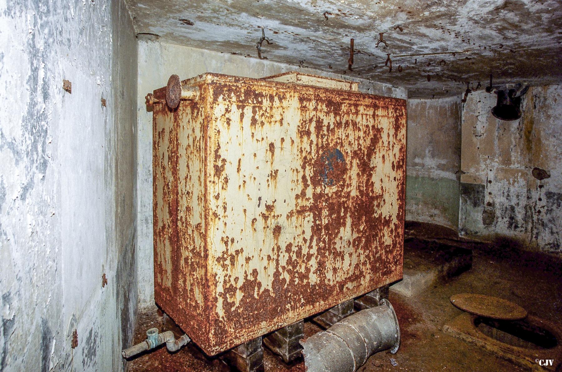 Ligne Maginot - PUXIEUX - C1 - (Casemate d'infanterie - Simple) - La citerne d'eau de la casemate - Lia VERMEULEN