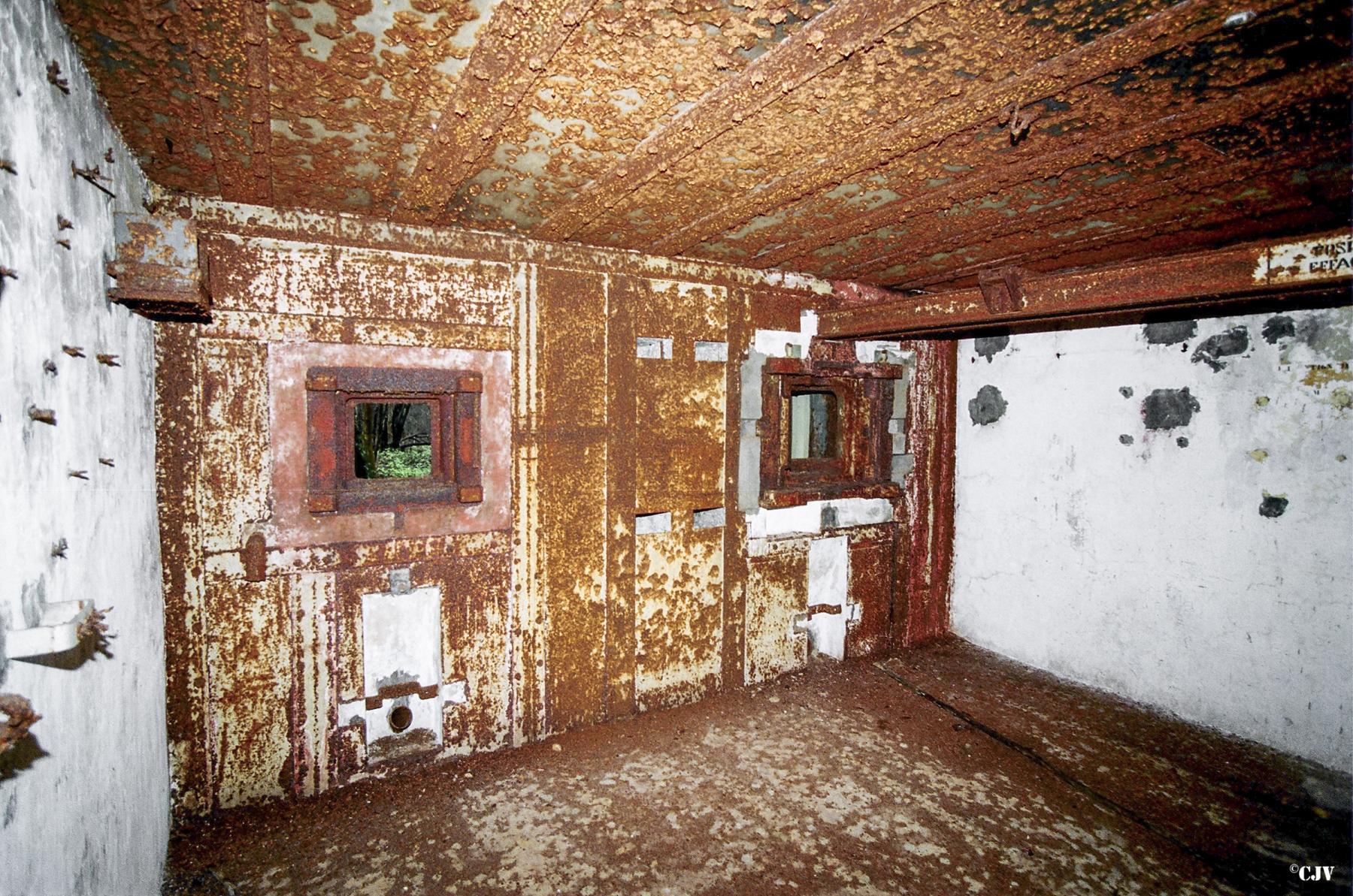 Ligne Maginot - BOIS DE BEUVEILLE - C2 (JACQUELINE) - (Casemate d'infanterie - Simple) - La chambre de tir - Lia VERMEULEN