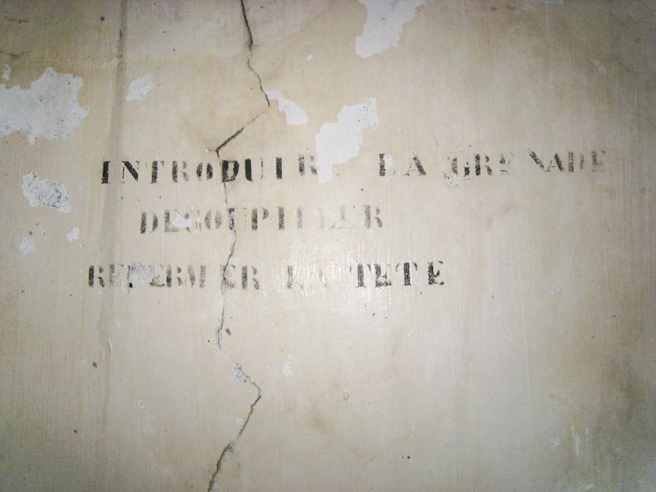 Ligne Maginot - BOIS DE BEUVEILLE - C2 (JACQUELINE) - (Casemate d'infanterie - Simple) - Inscription près du lance grenades - Pruzsina jerome