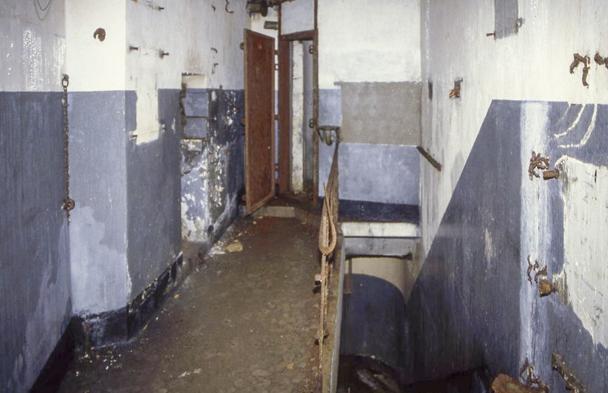 Ligne Maginot - BOIS DE TAPPE OUEST - C5 - (Casemate d'infanterie) - L'intérieur de la casemate - Valentin Hemmert
