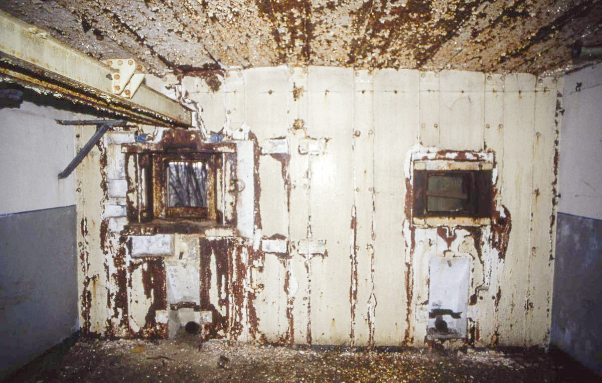 Ligne Maginot - BOIS DE TAPPE OUEST - C5 - (Casemate d'infanterie) - La chambre de tir - Valentin Hemmert
