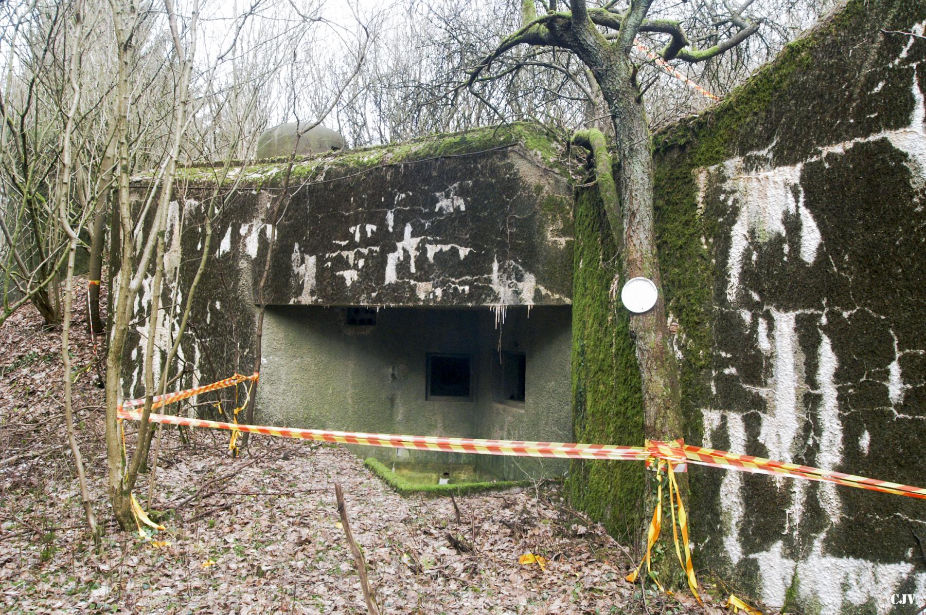 Ligne Maginot - PRAUCOURT - C8 - (Casemate d'infanterie - Simple) - Entrée avec créneau de défense - Lia VERMEULEN