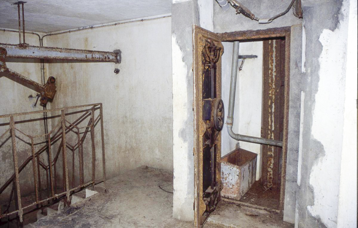 Ligne Maginot - CHENES BRULES - X23 - (Abri) - Coffre Sud - Valentin Hemmert