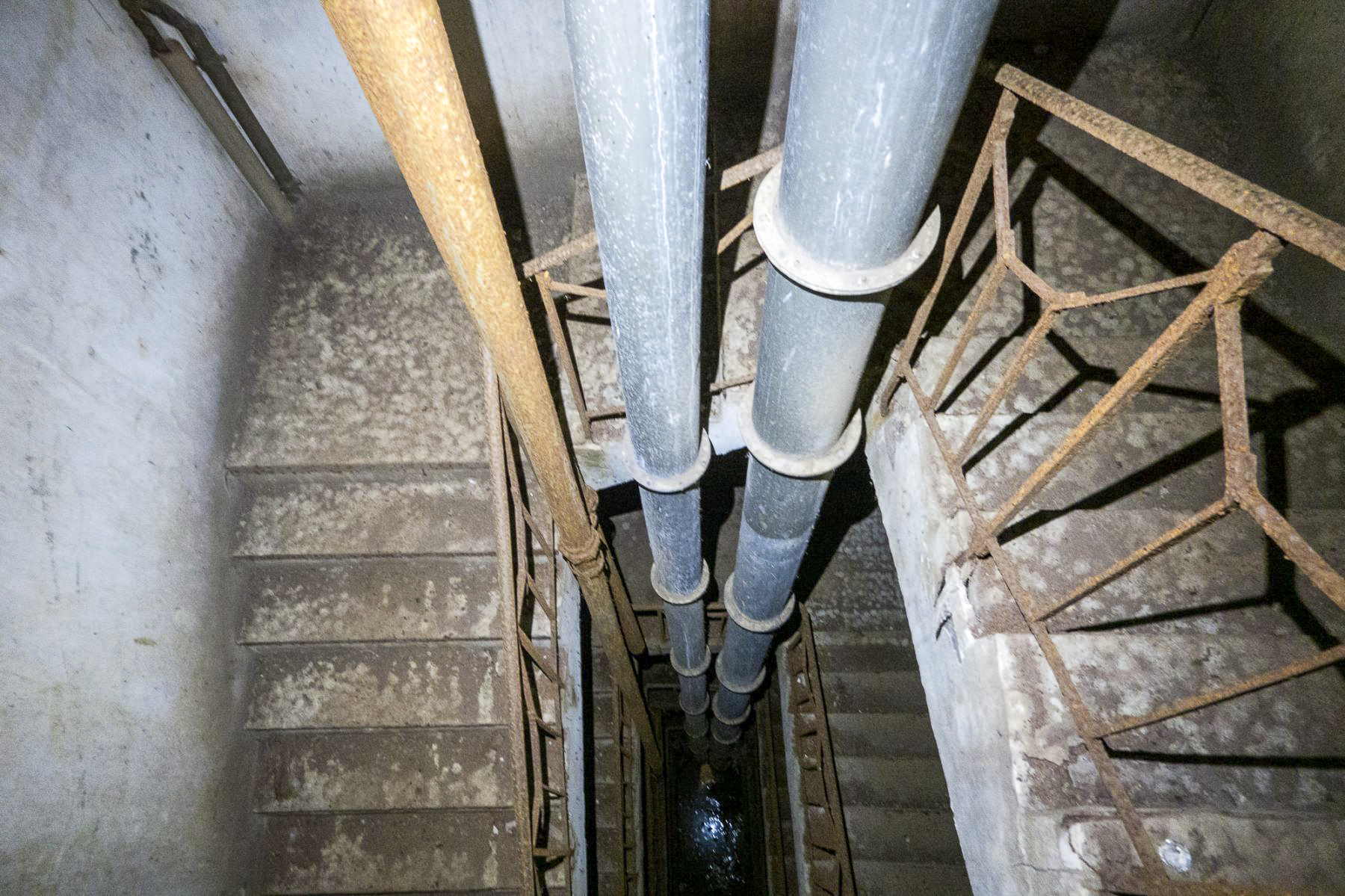 Ligne Maginot - CHENES BRULES - X23 - (Abri) - Coffre Nord
Cage d'escalier - Michel Teiten