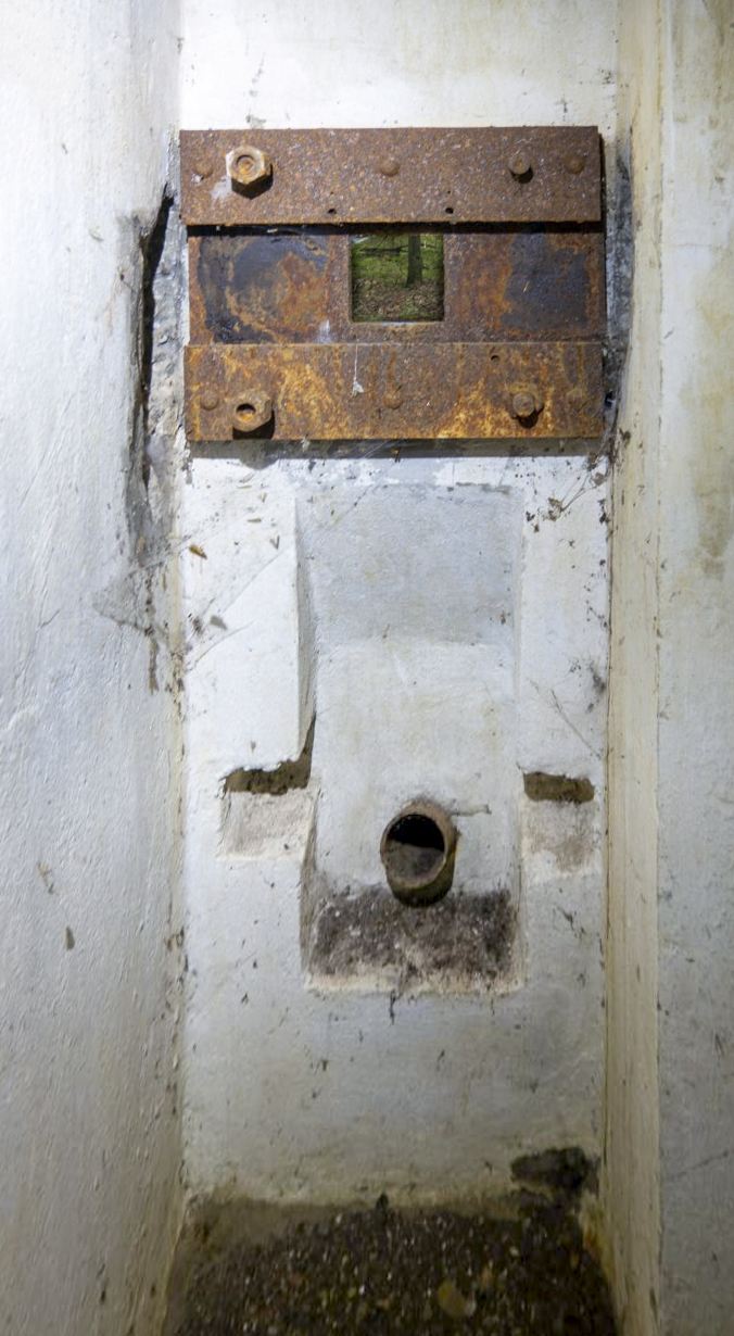 Ligne Maginot - CHENES BRULES - X23 - (Abri) - Coffre Nord
Créneau FM de flanquement - Michel Teiten