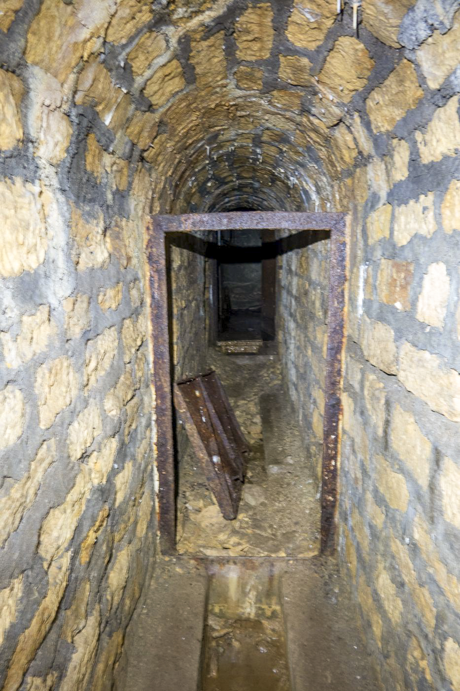 Ligne Maginot - CHENES BRULES - X23 - (Abri) - Egout visitable.  - Michel Teiten