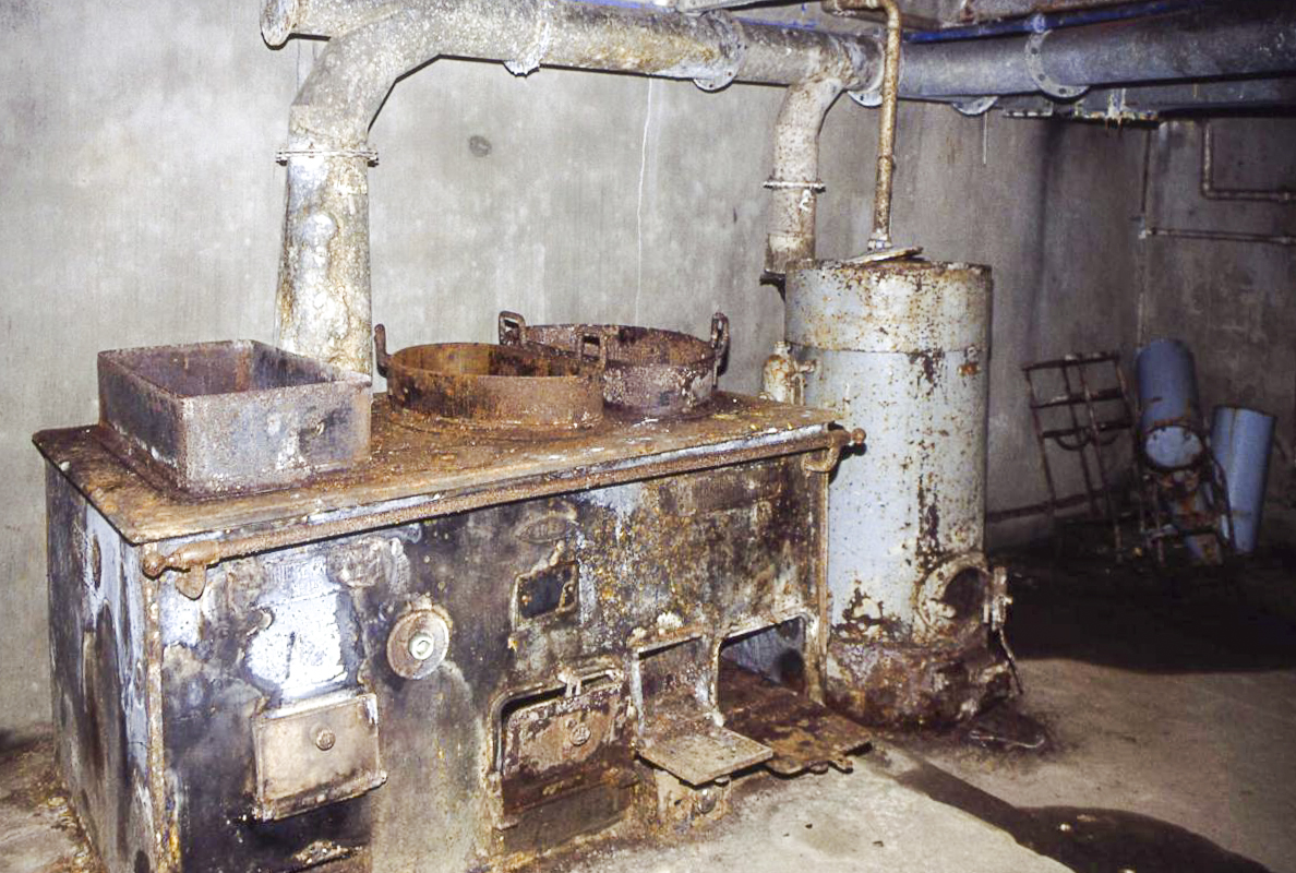 Ligne Maginot - CHENES BRULES - X23 - (Abri) - La cuisine
Cuisinière François Vaillant au charbon type 1 bis - Valentin Hemmert