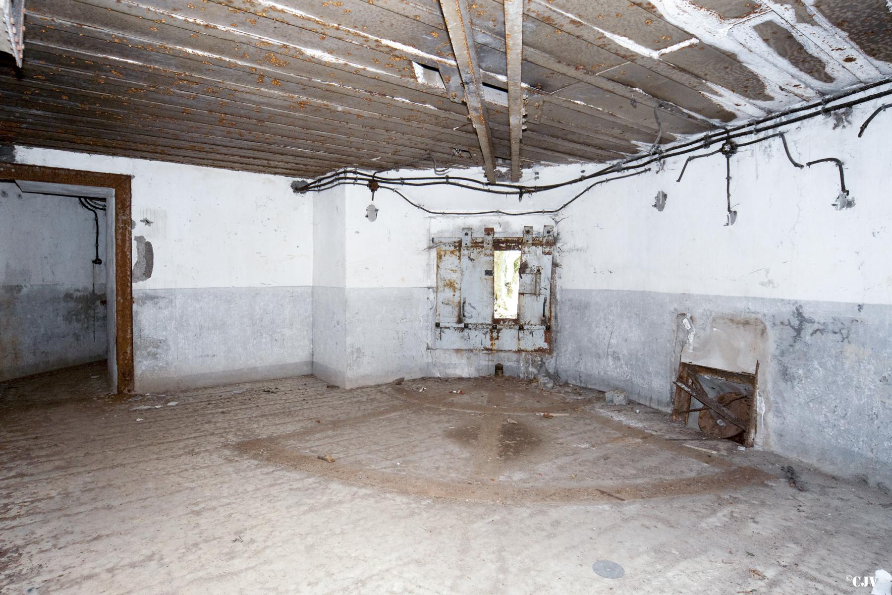 Ligne Maginot - BOIS D'OTTONVILLE - BCA1 - (Casemate d'artillerie) - Chambre de tir gauche - Lia VERMEULEN