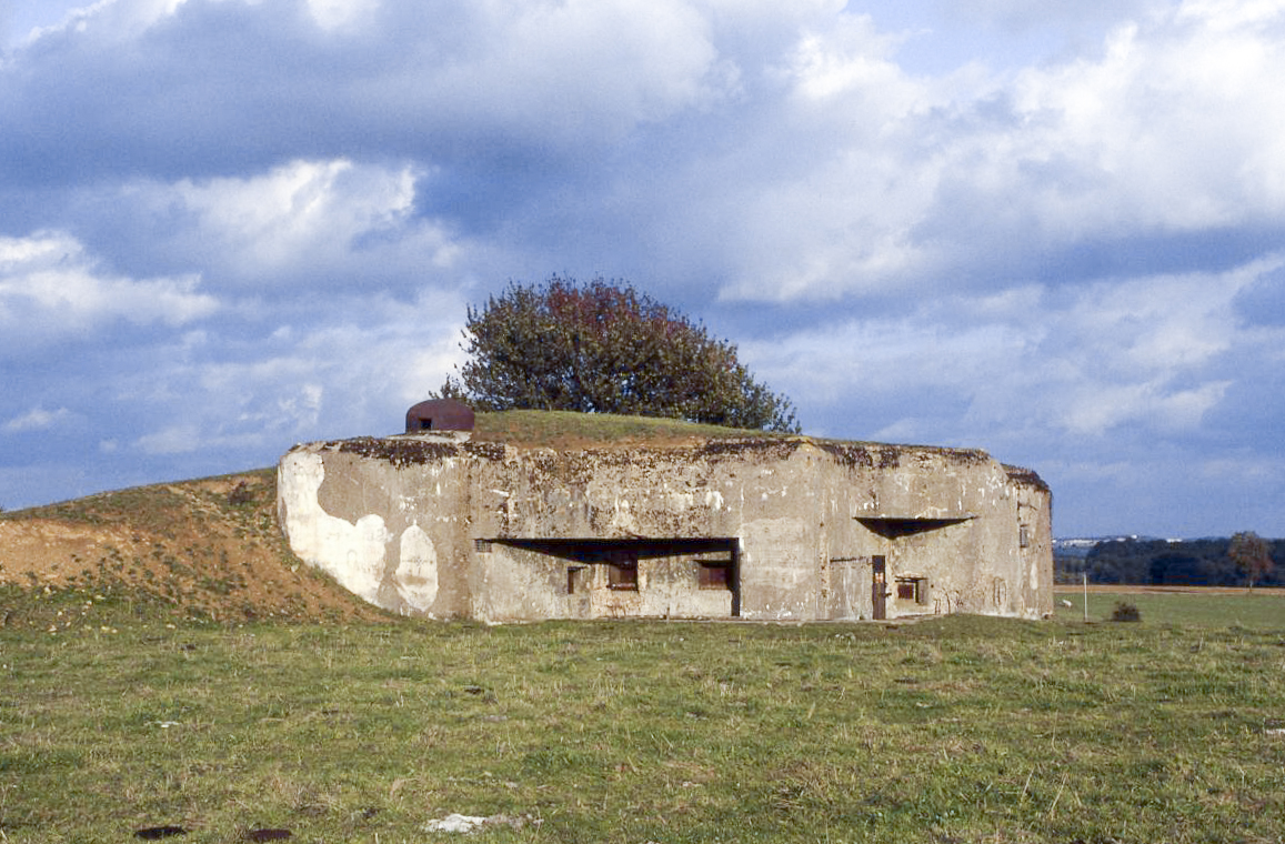 Ligne Maginot - CHENIERES EST - C12 - (Casemate d'infanterie - Double) - Façade Ouest - Valentin Hemmert