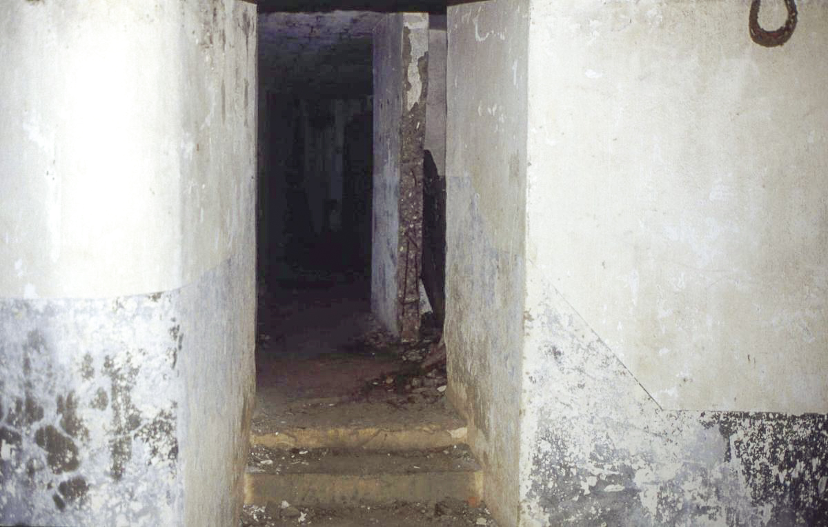 Ligne Maginot - CHENIERES EST - C12 - (Casemate d'infanterie - Double) - L'intérieur de la casemate - Valentin Hemmert