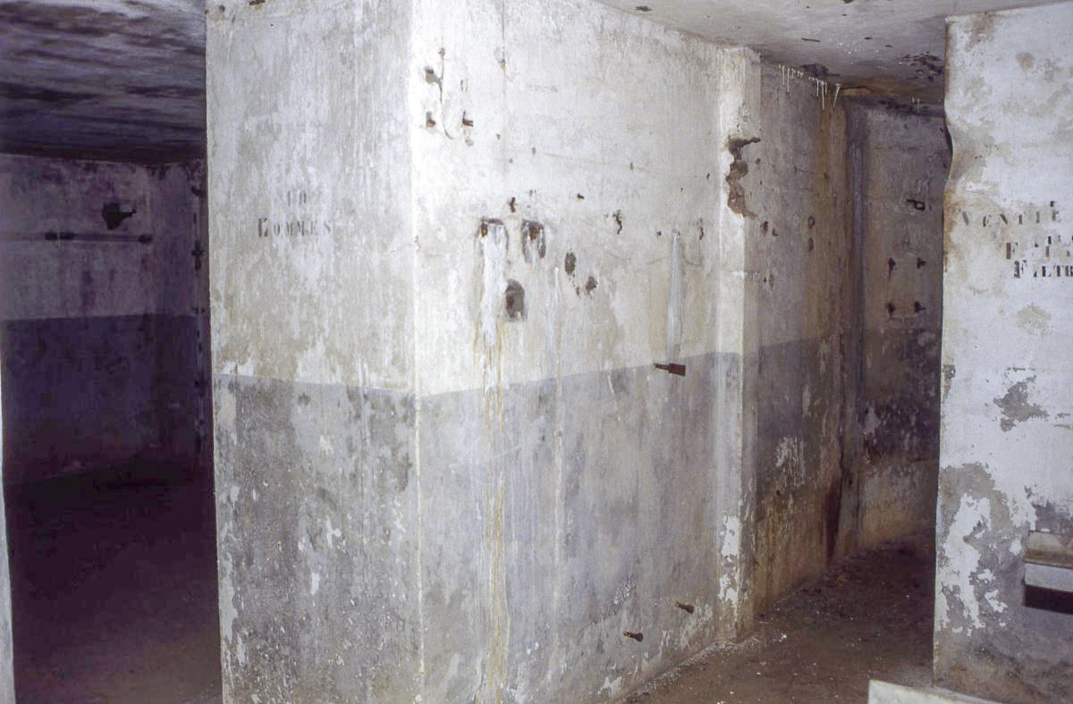 Ligne Maginot - CHENIERES EST - C12 - (Casemate d'infanterie - Double) - L'intérieur de la casemate - Valentin Hemmert