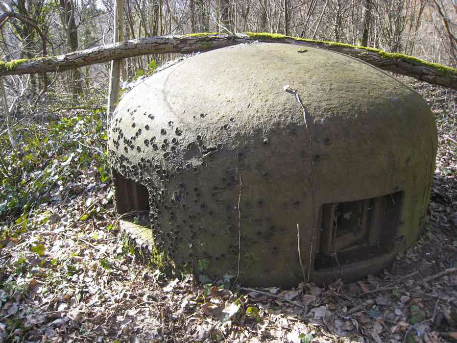 Ligne Maginot - VERBUSCH EST - C19 - (Casemate d'infanterie - Simple) - La cloche GFM avec ses multiples impacts - Pruzsina jérome