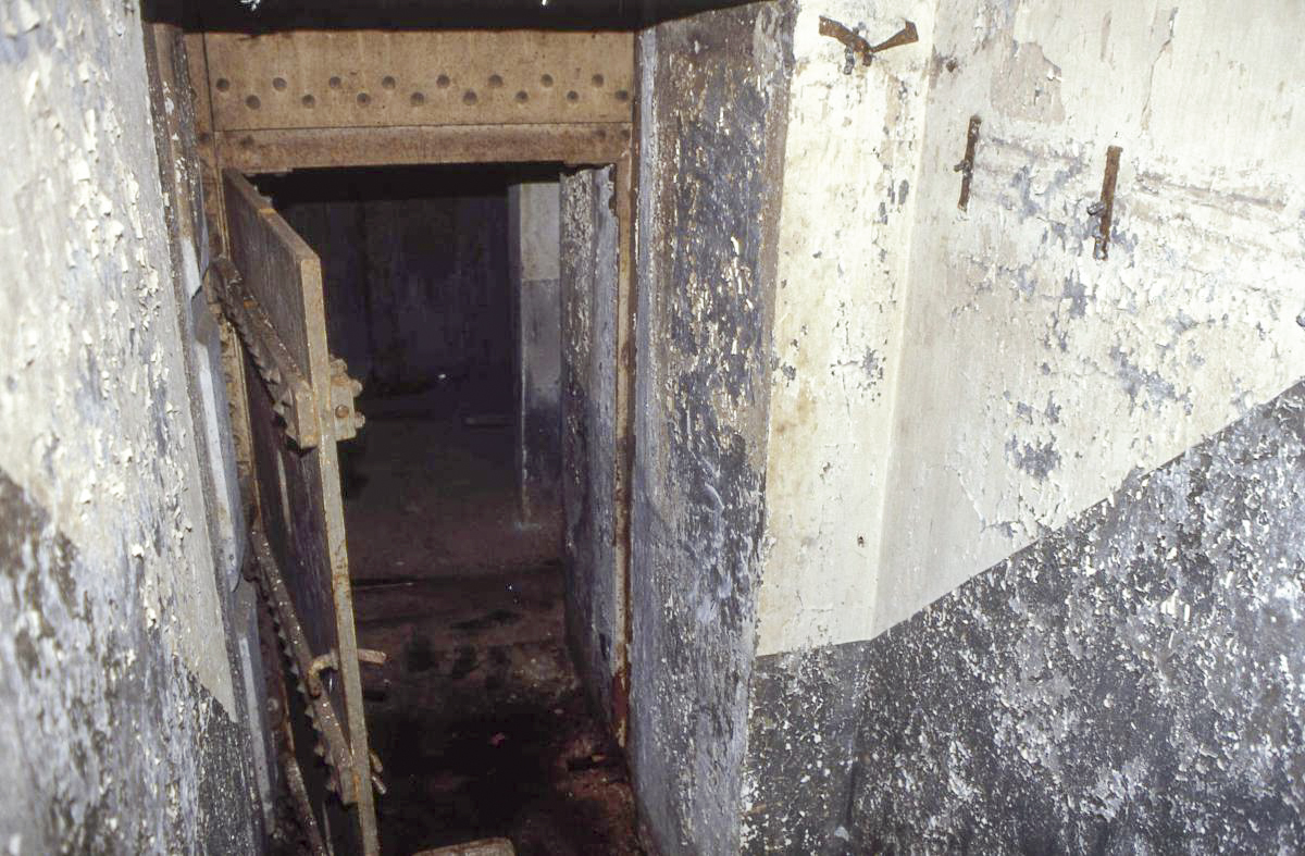 Ligne Maginot - BOURENE OUEST - C21 - (Casemate d'infanterie) - L'intérieur de la casemate - Valentin Hemmert