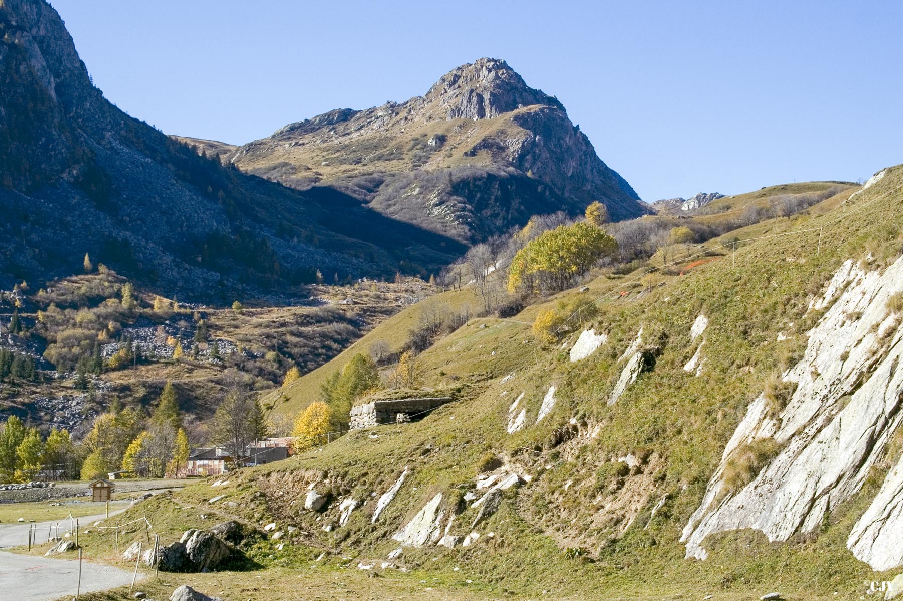 Ligne Maginot - Blockhaus des CHAPIEUX - Vue du blockhaus depuis l'avant-poste de Seloges - Lia VERMEULEN