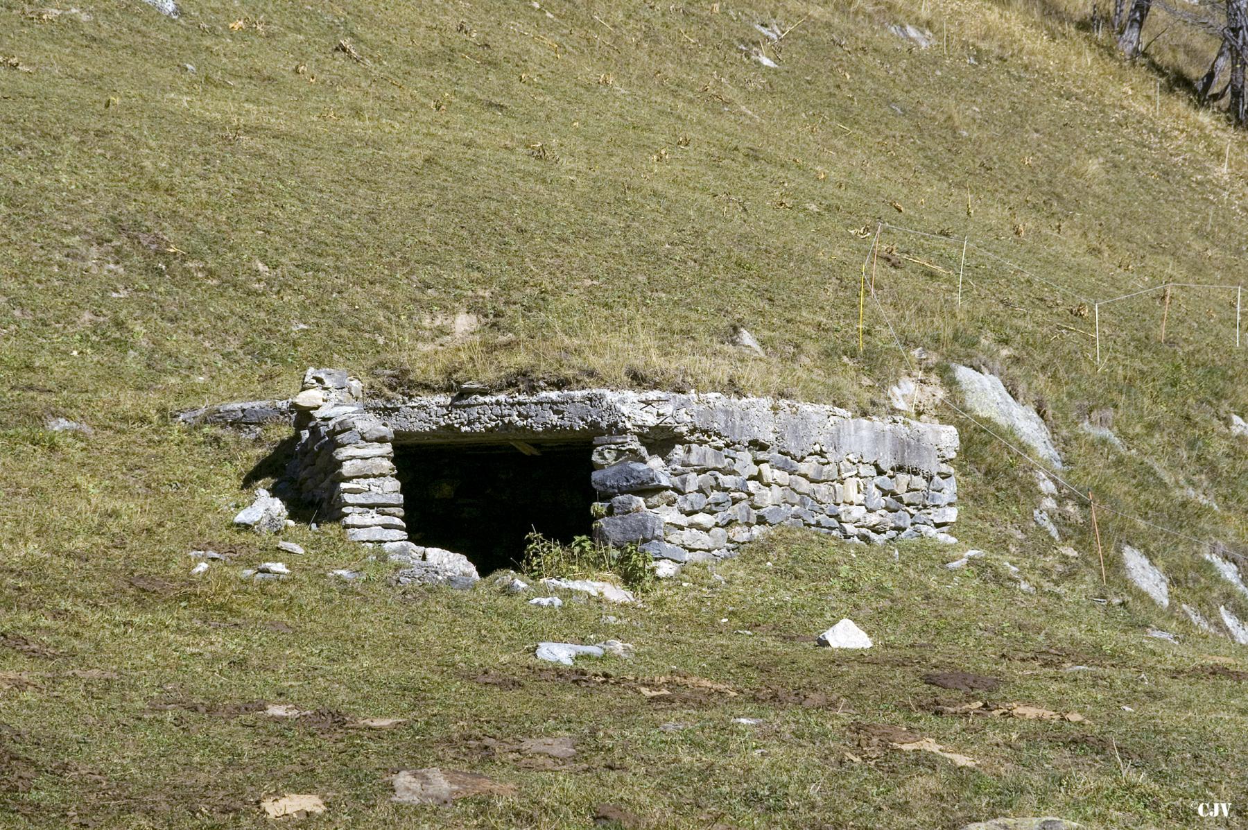 Ligne Maginot - Blockhaus des CHAPIEUX - L'accès au blockhaus - Lia VERMEULEN