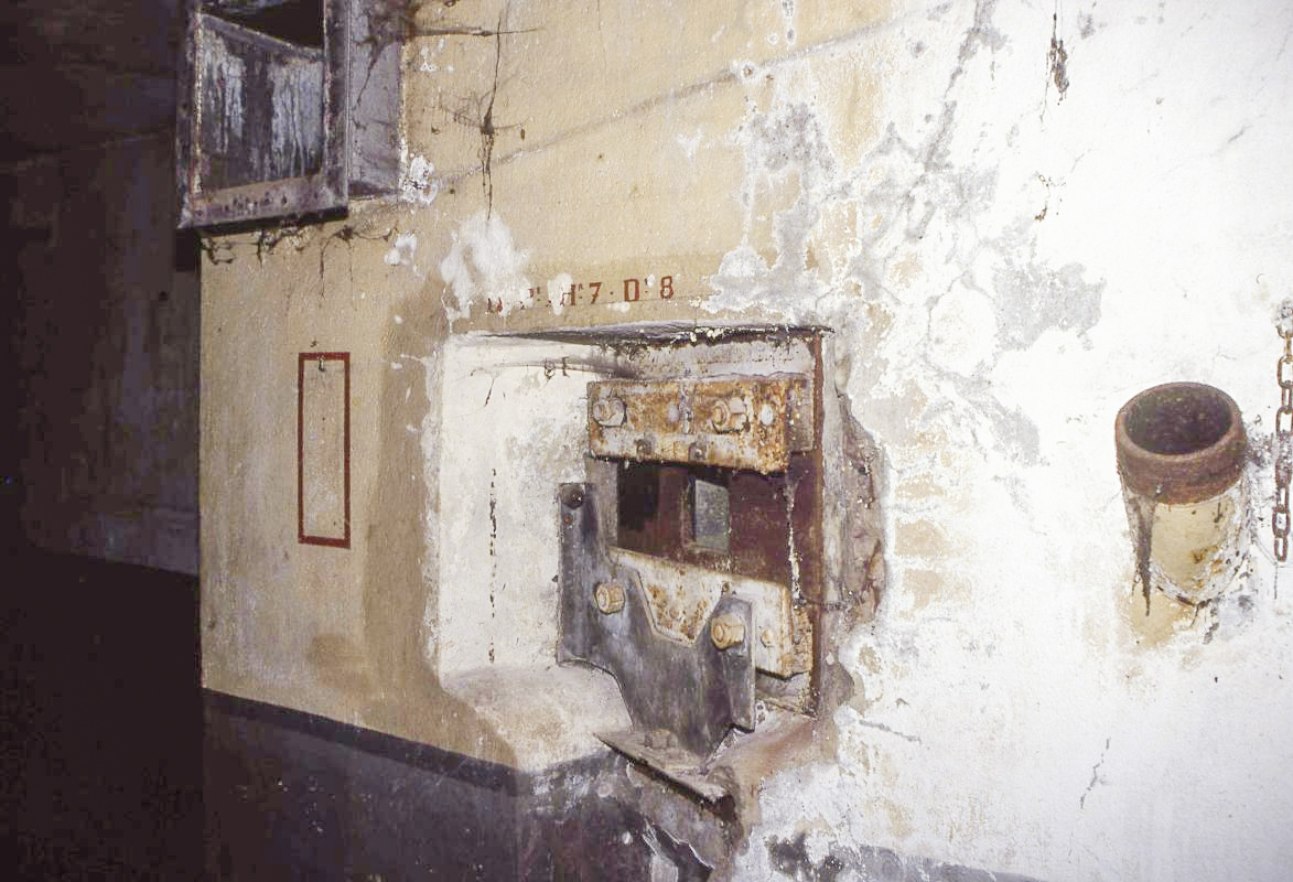 Ligne Maginot - NOUVEAU CRUSNES OUEST - C26 - (Casemate d'infanterie - Simple) - L'intérieur - Valentin Hemmert