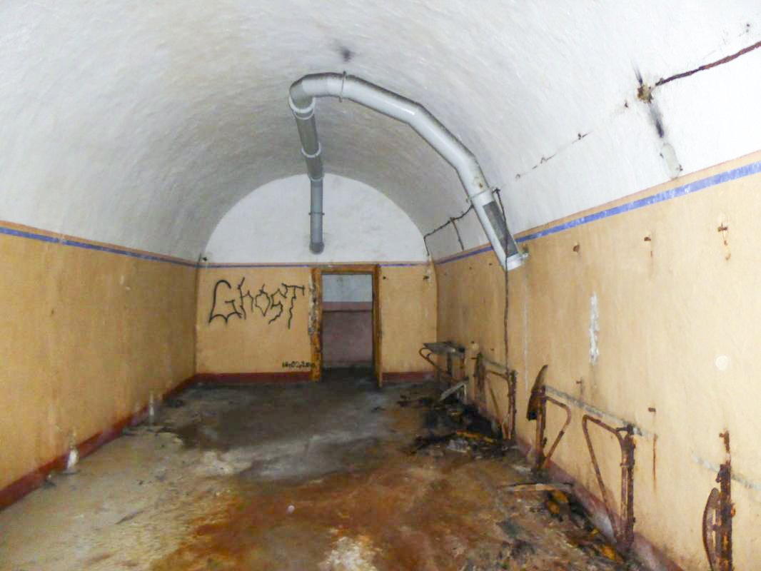 Ligne Maginot - ROTHERBERG - X30 (QUARTIER FREISTROFF - II/162°RIF) - (Abri) - Casernement  -  ELLENA-CUNY