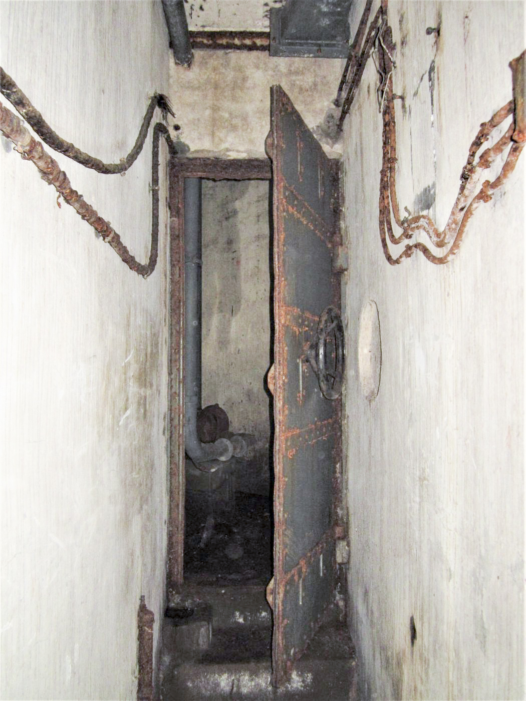 Ligne Maginot - MICHELSBERG - A22 - (Ouvrage d'artillerie) - Bloc 6
Accès à la cloche GFM - Gregory Fuchs