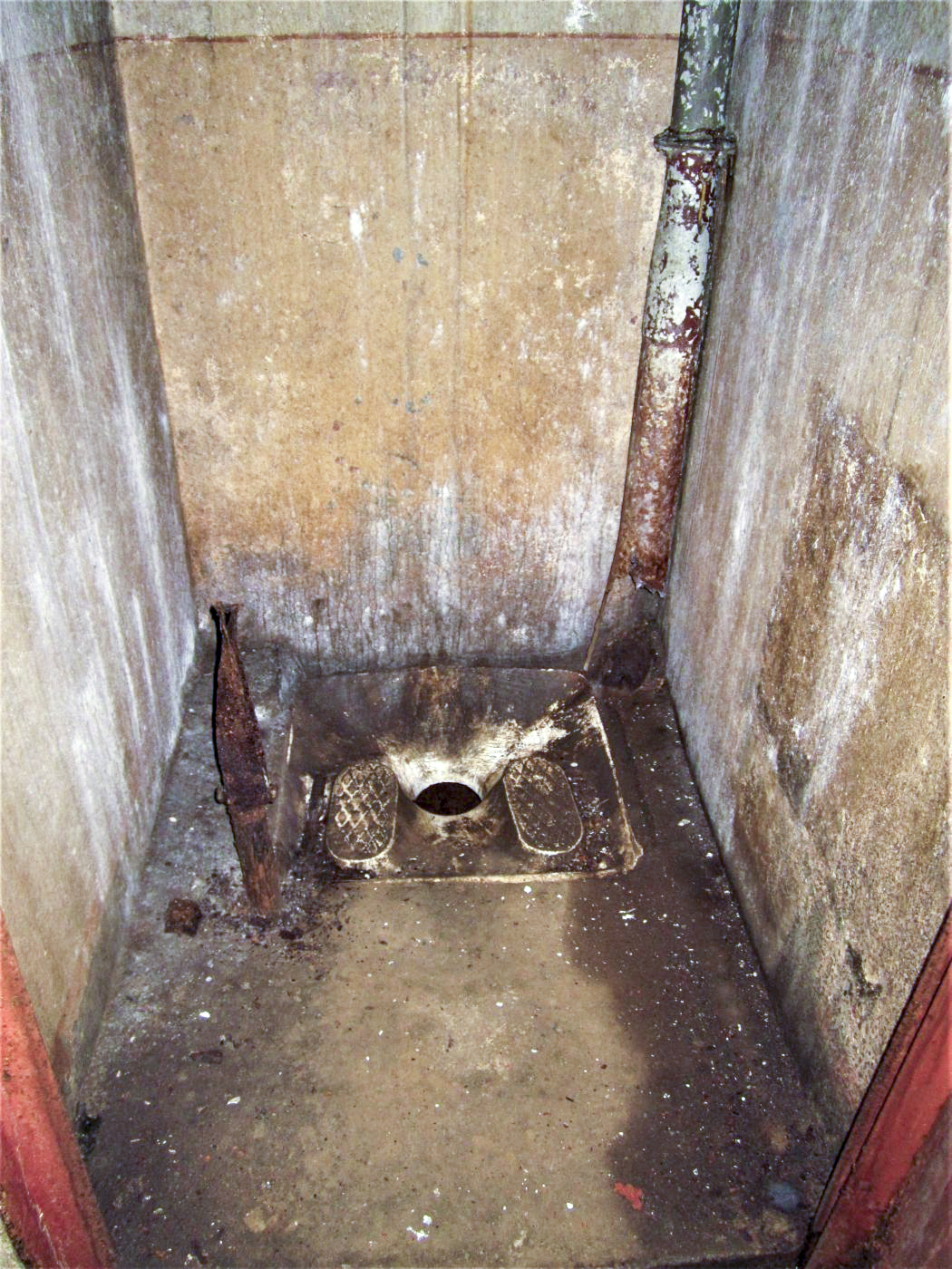 Ligne Maginot - MICHELSBERG - A22 - (Ouvrage d'artillerie) - Bloc 6
Latrines - Gregory Fuchs