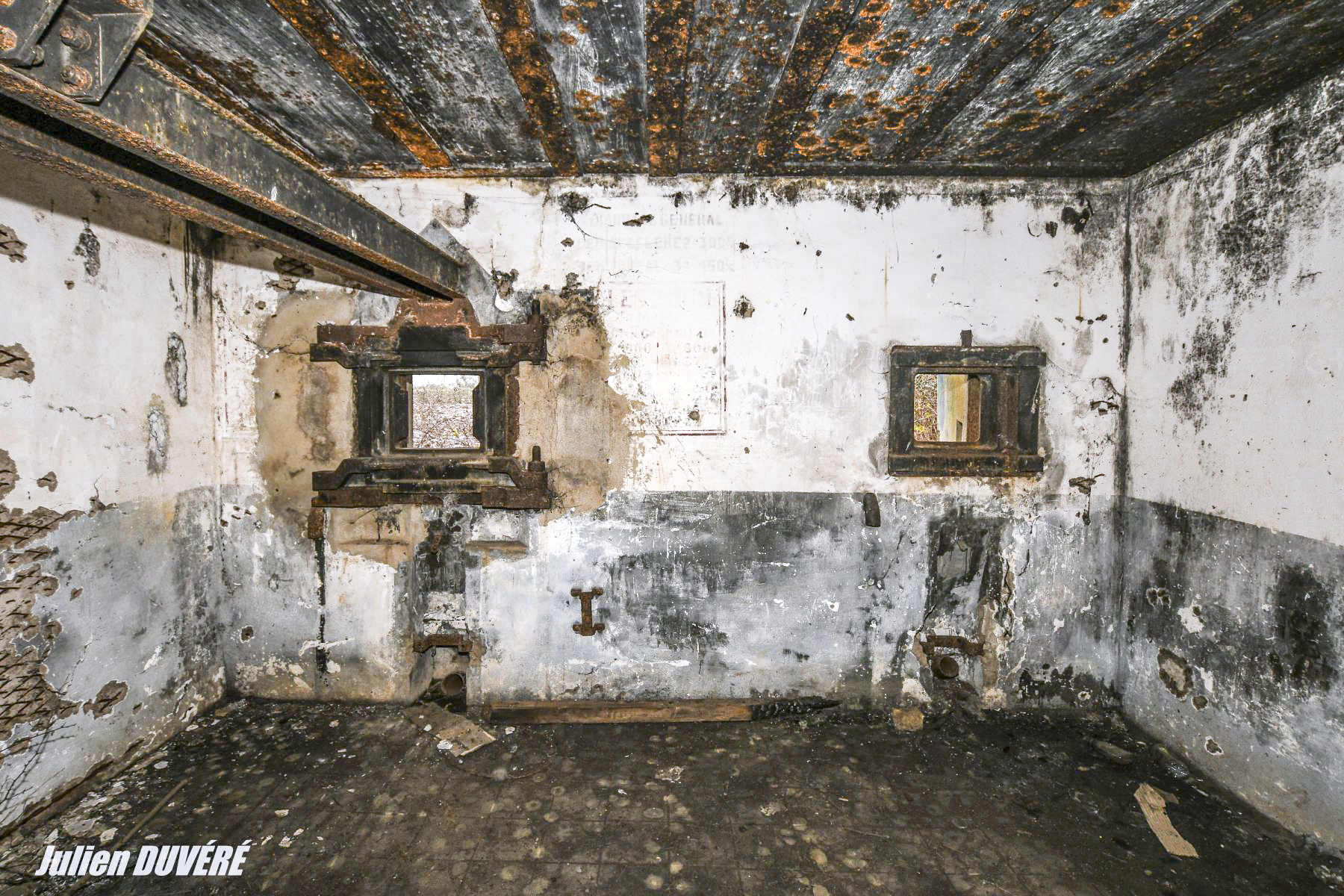 Ligne Maginot - ROUTE D'OTTANGE OUEST - C29 - (Casemate d'infanterie) - La chambre de tir. - Julien DUVÉRÉ