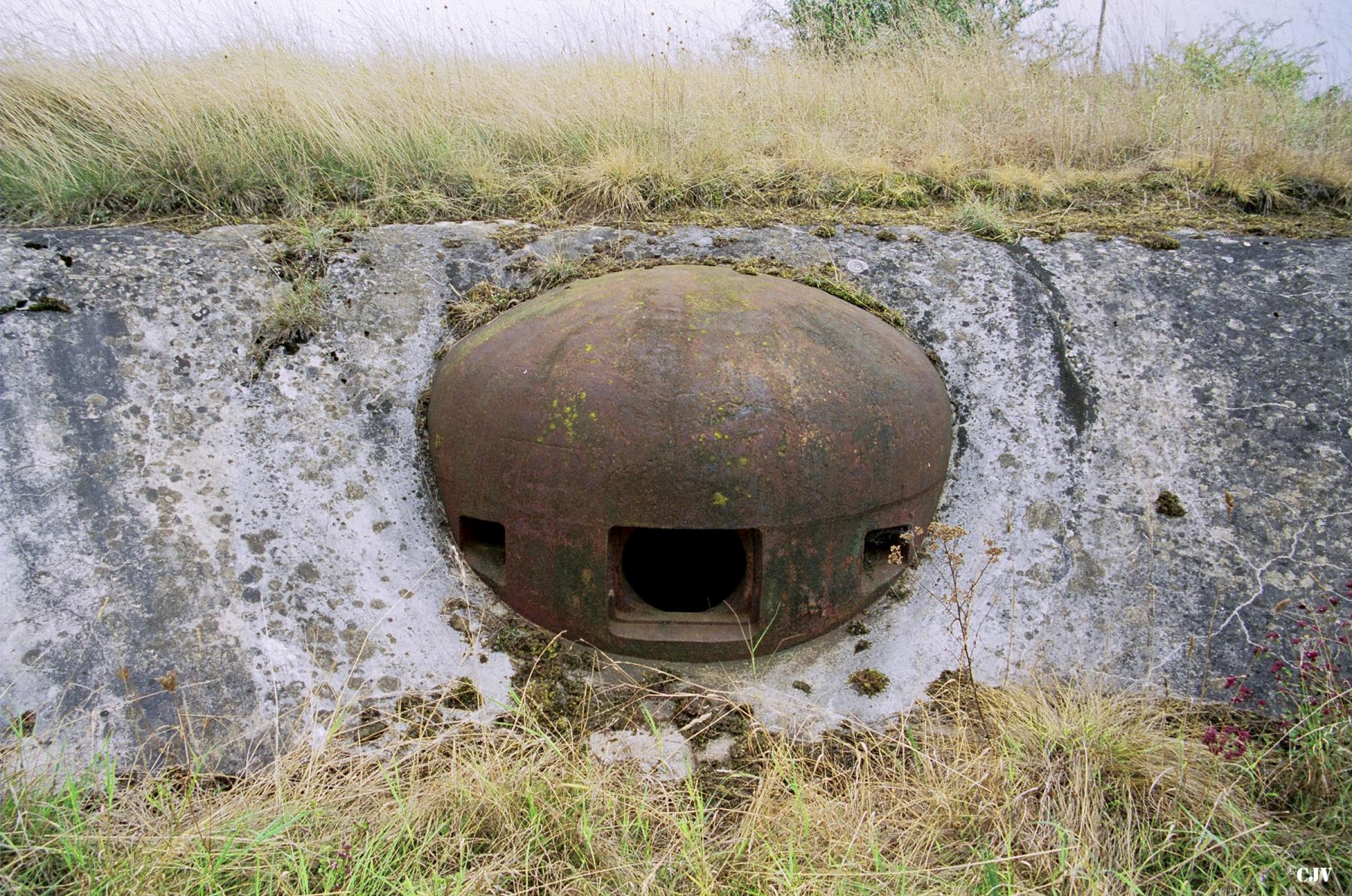 Ligne Maginot - ROUTE D'OTTANGE CENTRE - C30 - (Casemate d'infanterie - Simple) - La cloche JM - Lia VERMEULEN