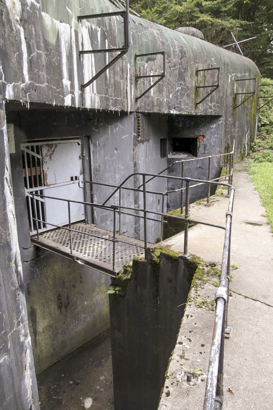 Ligne Maginot - BOUSSE - A24 - (Ouvrage d'infanterie) - Bloc entrée
Entrée de l'ouvrage et sa passerelle rétractable au-dessus du fossé diamant - Michel Teiten