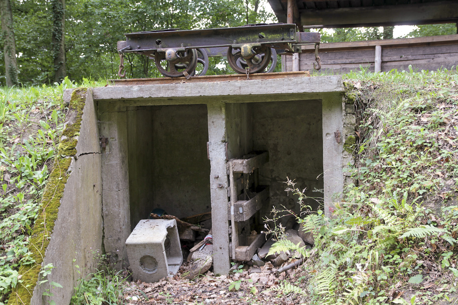 Ligne Maginot - BOUSSE - A24 - (Ouvrage d'infanterie) - Bloc entrée
Niche de stockage à proximité de l'entrée - Michel Teiten