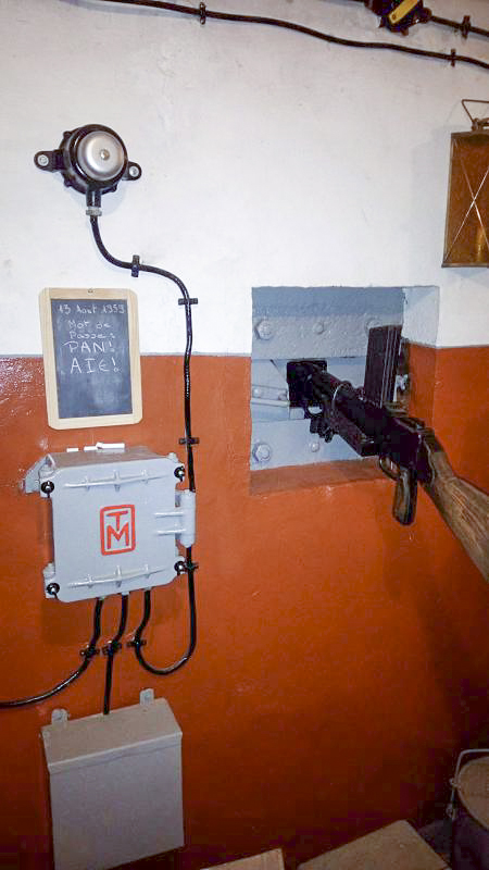 Ligne Maginot - BOUSSE - A24 - (Ouvrage d'infanterie) - Bloc entrée
Créneau de protection de la porte entrée - Association Fort aux Fresques