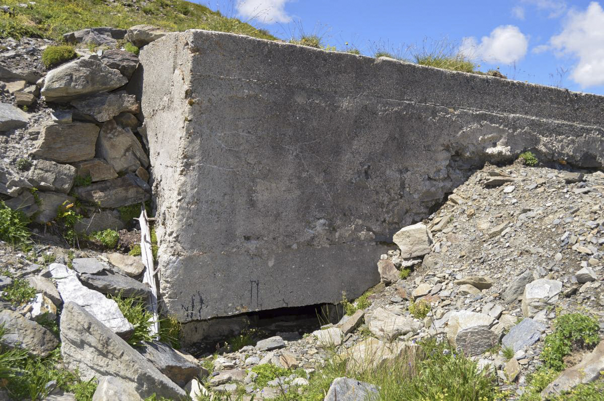Ligne Maginot - ROC NOIR EST 1 - (Blockhaus pour arme infanterie) - Créneau sud - Michal Prasil