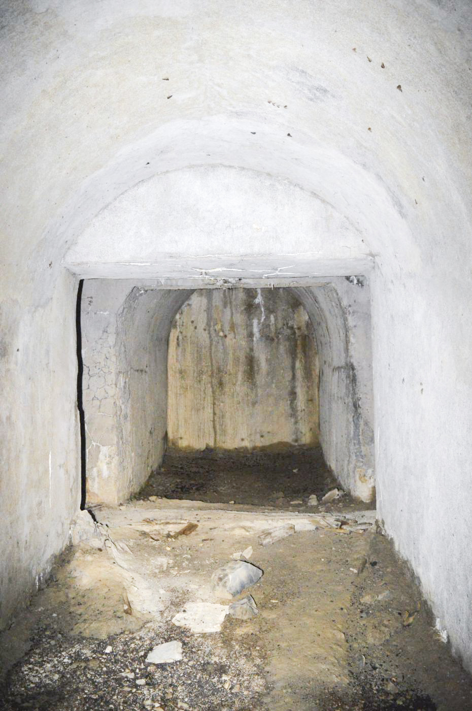 Ligne Maginot - LA DEA (D) - (Abri actif) - Ventilateur, au fond magasin du génie - PRASIL Michal