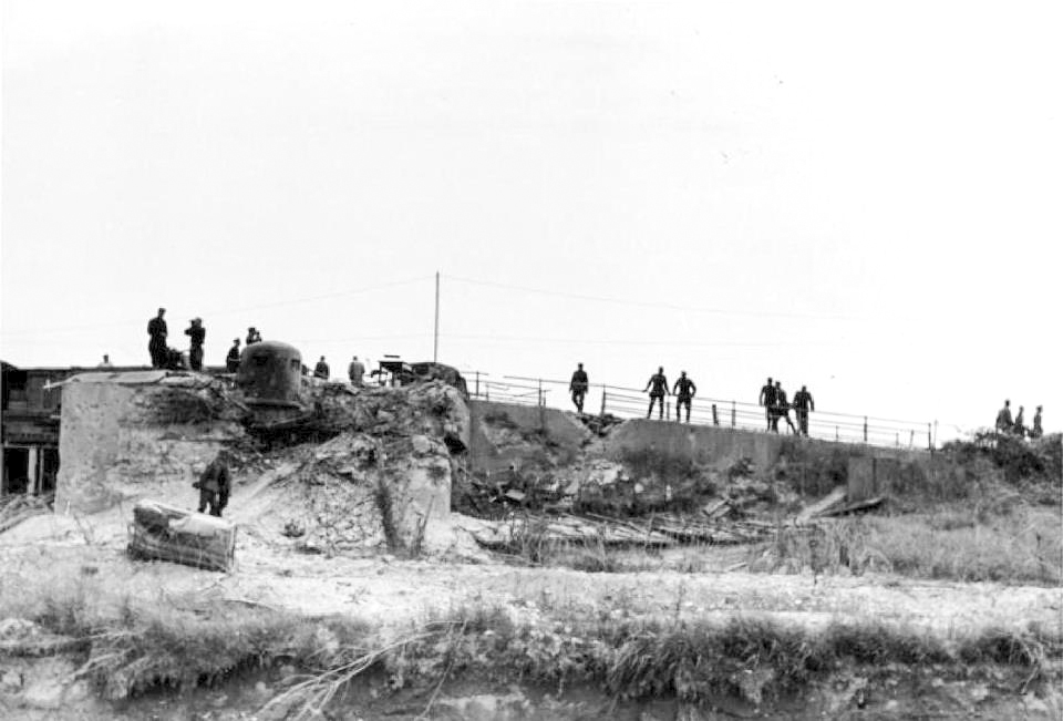 Ligne Maginot - 31/1 - PONT DE BATEAUX DE NEUF BRISACH - (Casemate d'infanterie - Double) -  - Inconnu