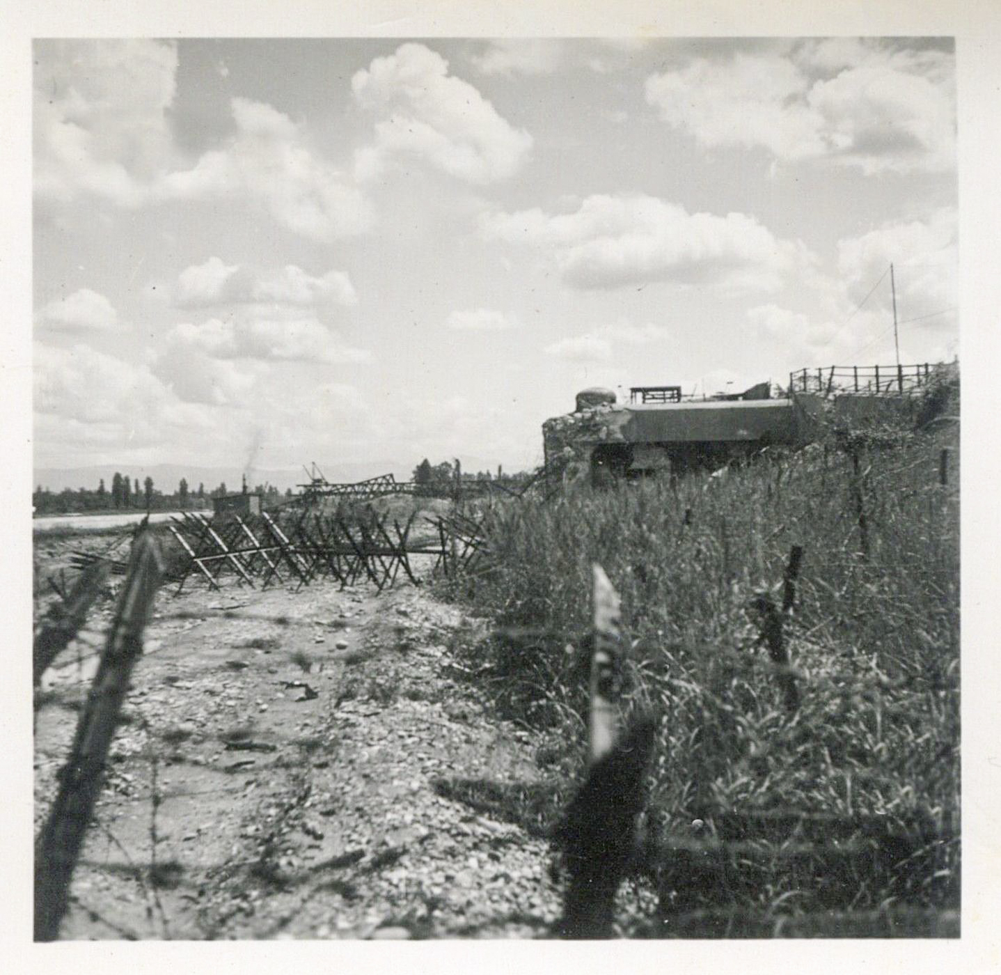 Ligne Maginot - 31/1 - PONT DE BATEAUX DE NEUF BRISACH - (Casemate d'infanterie - Double) - Photo allemande  - Inconnu