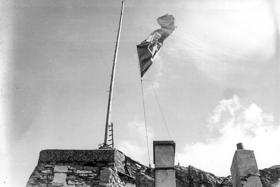 Ligne Maginot - REDOUTE RUINEE - (Ouvrage d'infanterie) - L'avant poste le 02 juillet 1940
Les couleurs italiennes sont hissées sur l'avant poste. - Inconnu