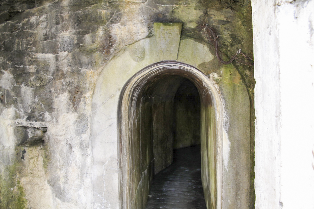 Ligne Maginot - REDOUTE RUINEE - (Ouvrage d'infanterie) - Accès à la casemate sous roc - Alain Perouffe