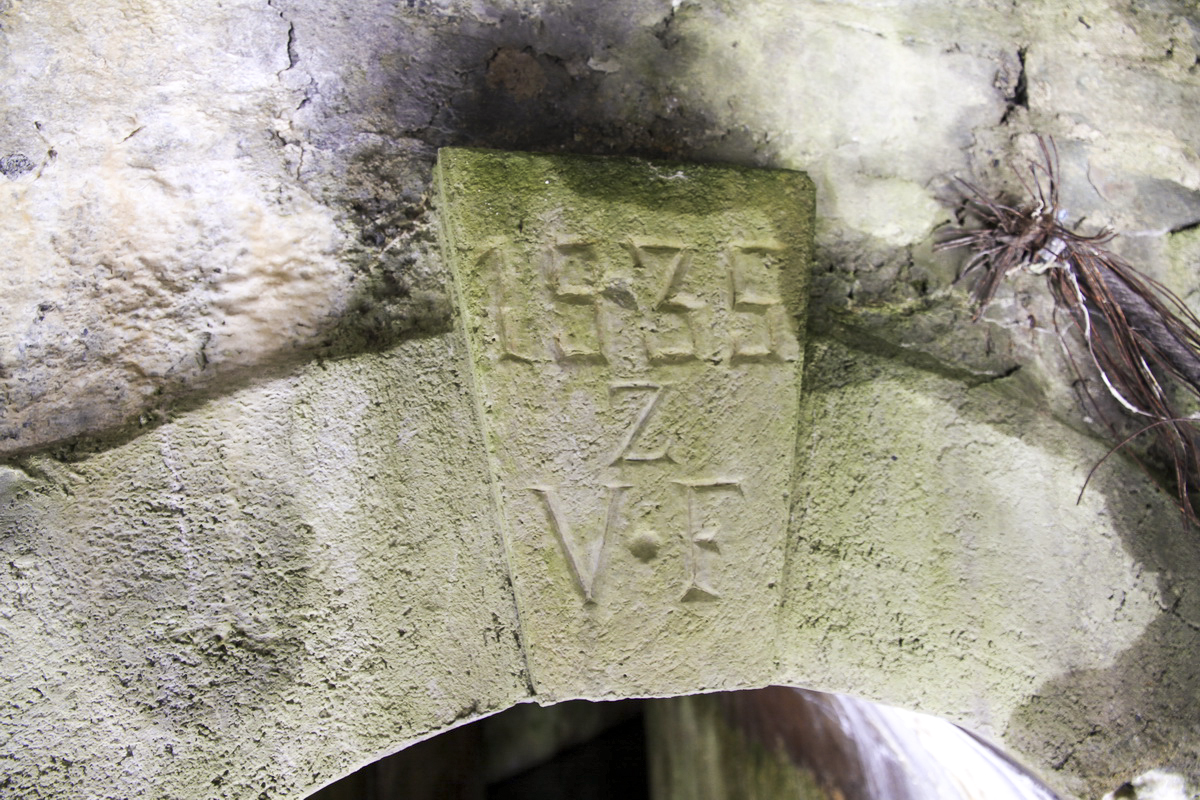 Ligne Maginot - REDOUTE RUINEE - (Ouvrage d'infanterie) - Accès à la casemate sous roc - Alain Perouffe
