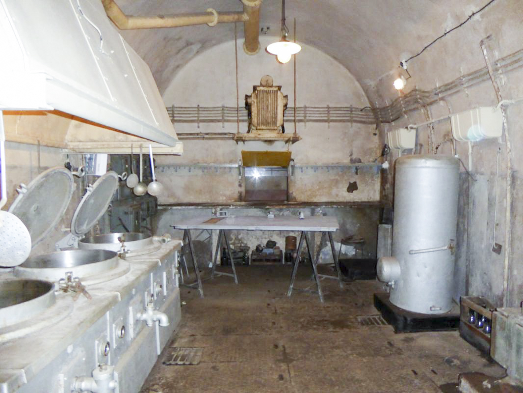 Ligne Maginot - BOUSSE - A24 - (Ouvrage d'infanterie) - La cuisine
Autocuiseurs Alsthom Cubain - ELLENA-CUNY