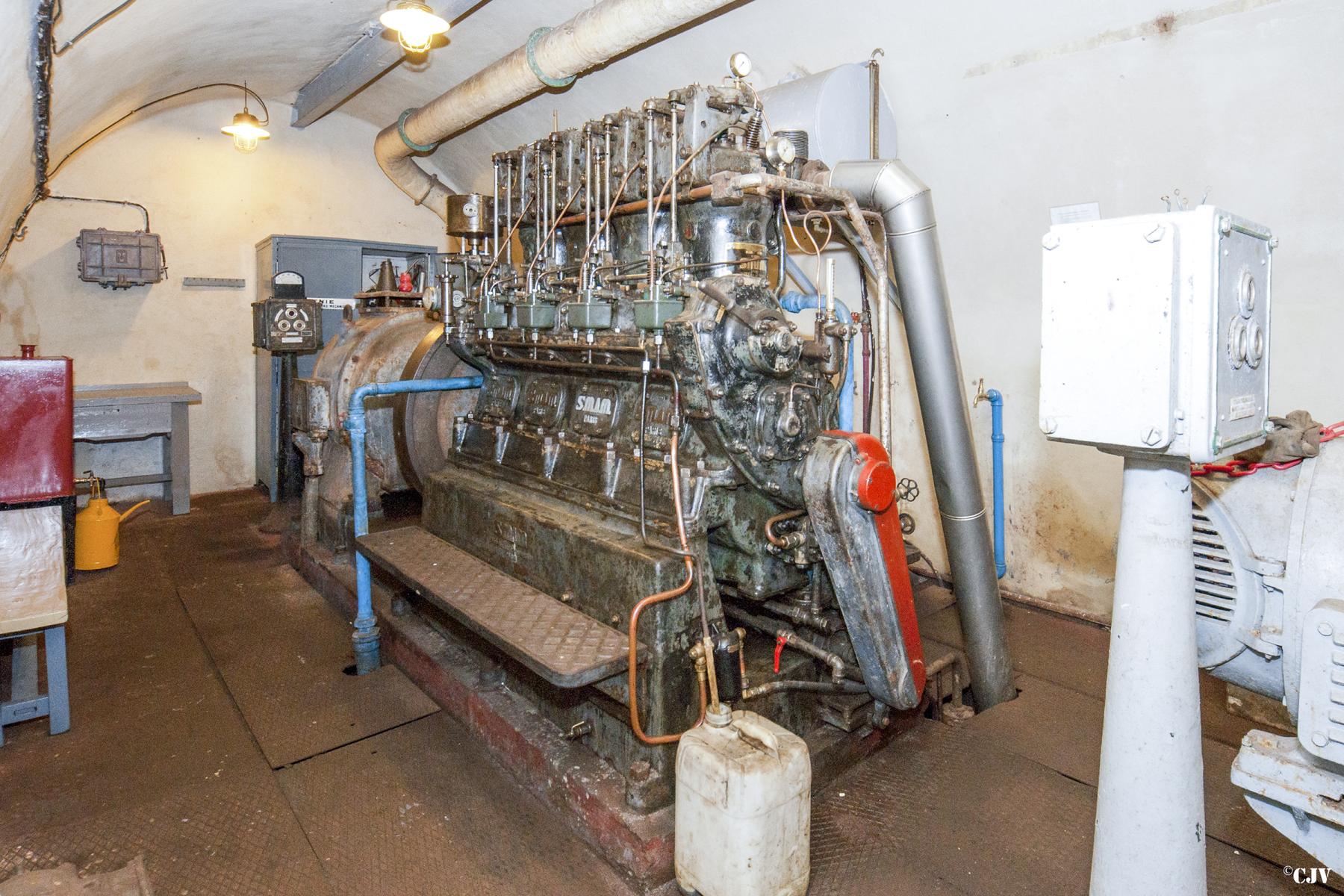 Ligne Maginot - BOUSSE - A24 - (Ouvrage d'infanterie) - Centrale électrique
Groupes électrogènes à moteur SMIM type 4 SR 18 de 85 CV  - Lia VERMEULEN