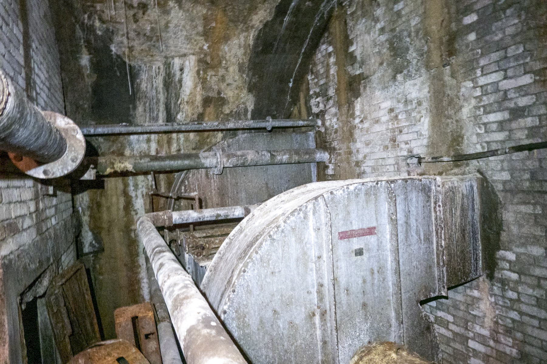 Ligne Maginot - BOUSSE - A24 - (Ouvrage d'infanterie) - Aéroréfroidisseur au fond de l'usine - Michel Teiten