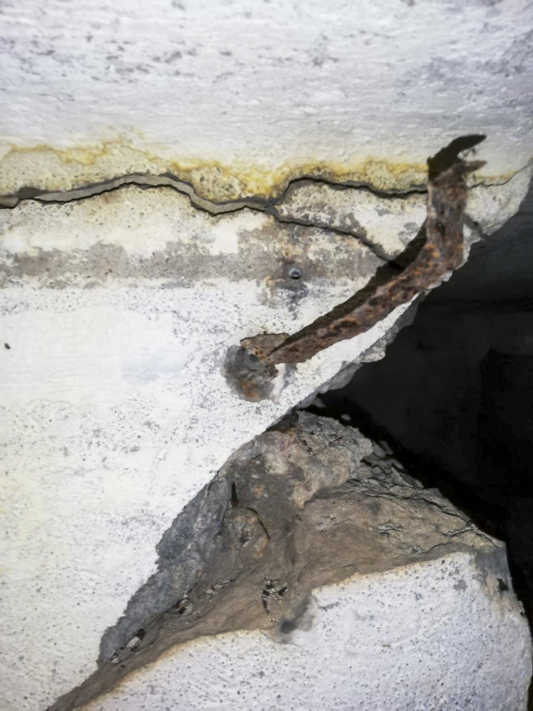 Ligne Maginot - EINSELING SUD - C73 - (Casemate d'infanterie) - Attache métallique sur le mur. - Blackmamba73