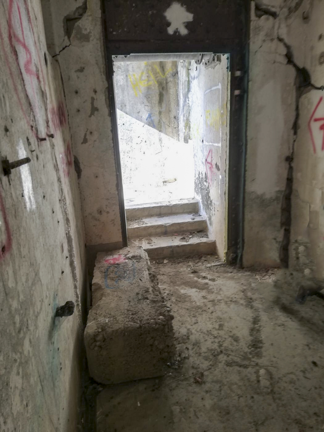 Ligne Maginot - EINSELING SUD - C73 - (Casemate d'infanterie) - Hall d'entrée, à proximité de la cloche GFM sud. - Blackmamba73