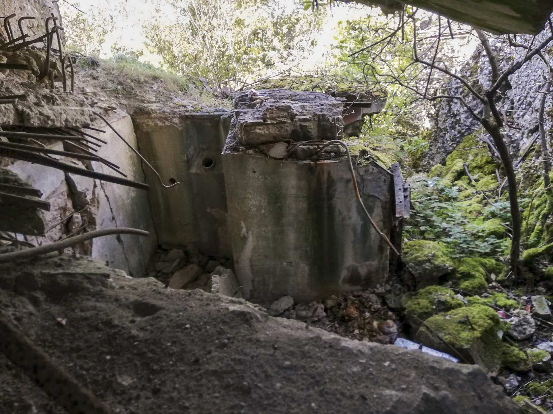 Ligne Maginot - EINSELING SUD - C73 - (Casemate d'infanterie) - Les ruines intérieures. - Blackmamba73