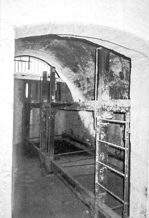 Ligne Maginot - LE TRUC - (Position d'artillerie préparée) - Des châlits destinés à la troupe - LOVINY Alain