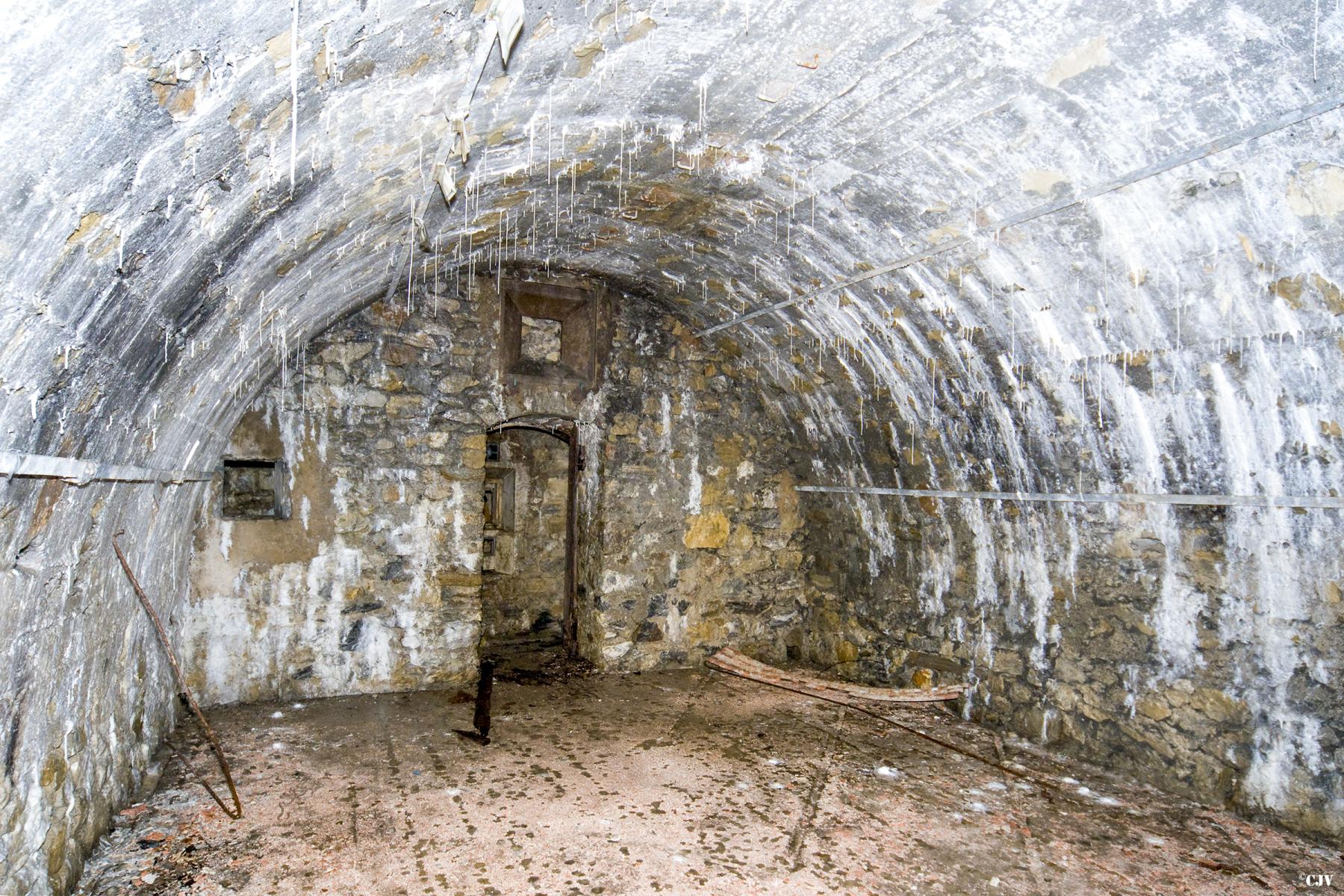 Ligne Maginot - LE TRUC - (Position d'artillerie préparée) - Le magasin sous roc - Lia VERMEULEN