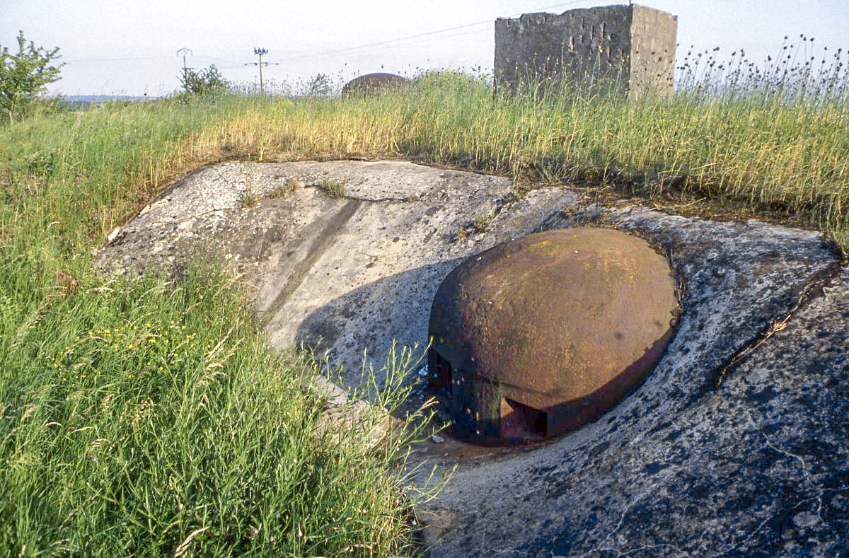 Ligne Maginot - ROUTE D'OTTANGE CENTRE - C30 - (Casemate d'infanterie - Simple) - La cloche JM - Valentin Hemmert