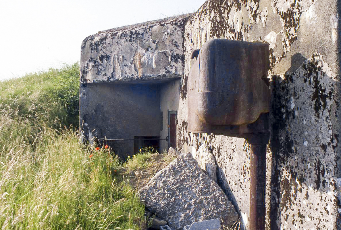 Ligne Maginot - ROUTE D'OTTANGE EST - C31 - (Casemate d'infanterie - Simple) - Le fossé bien comblé - Valentin Hemmert