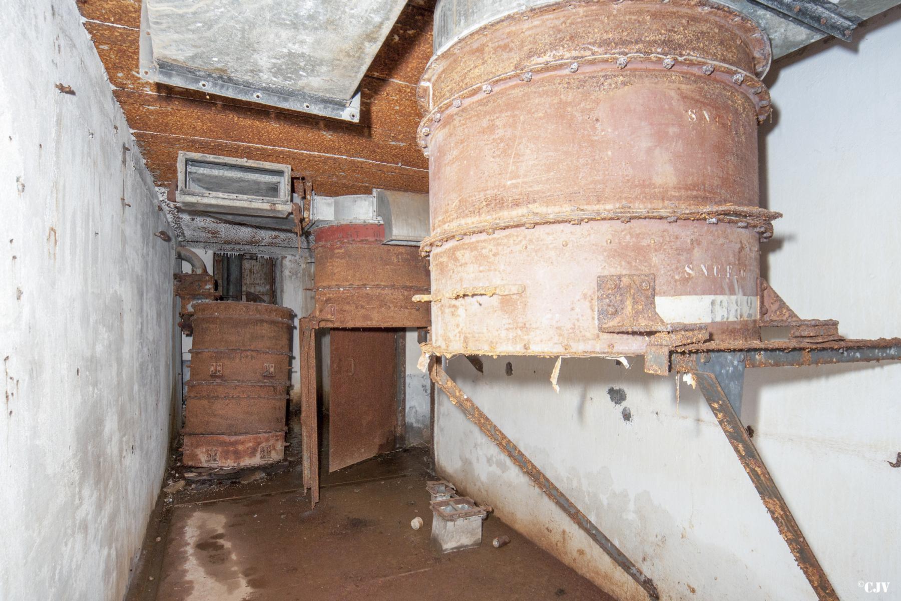Ligne Maginot - ROUTE D'OTTANGE EST - C31 - (Casemate d'infanterie - Simple) - Les filtres - Lia Vermeulen